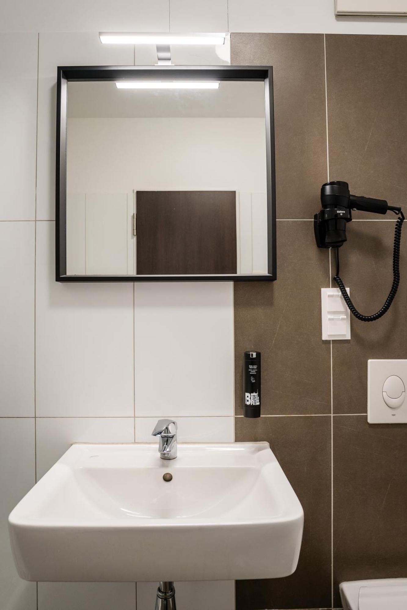 Apartmenthaus Berlin Neukoelln Buitenkant foto